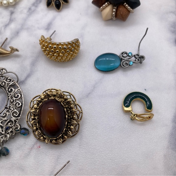 24 Single Earrings (No Pairs) Clip On, Post Back, & Hook Craft Repurpose Lot - Picture 4 of 8